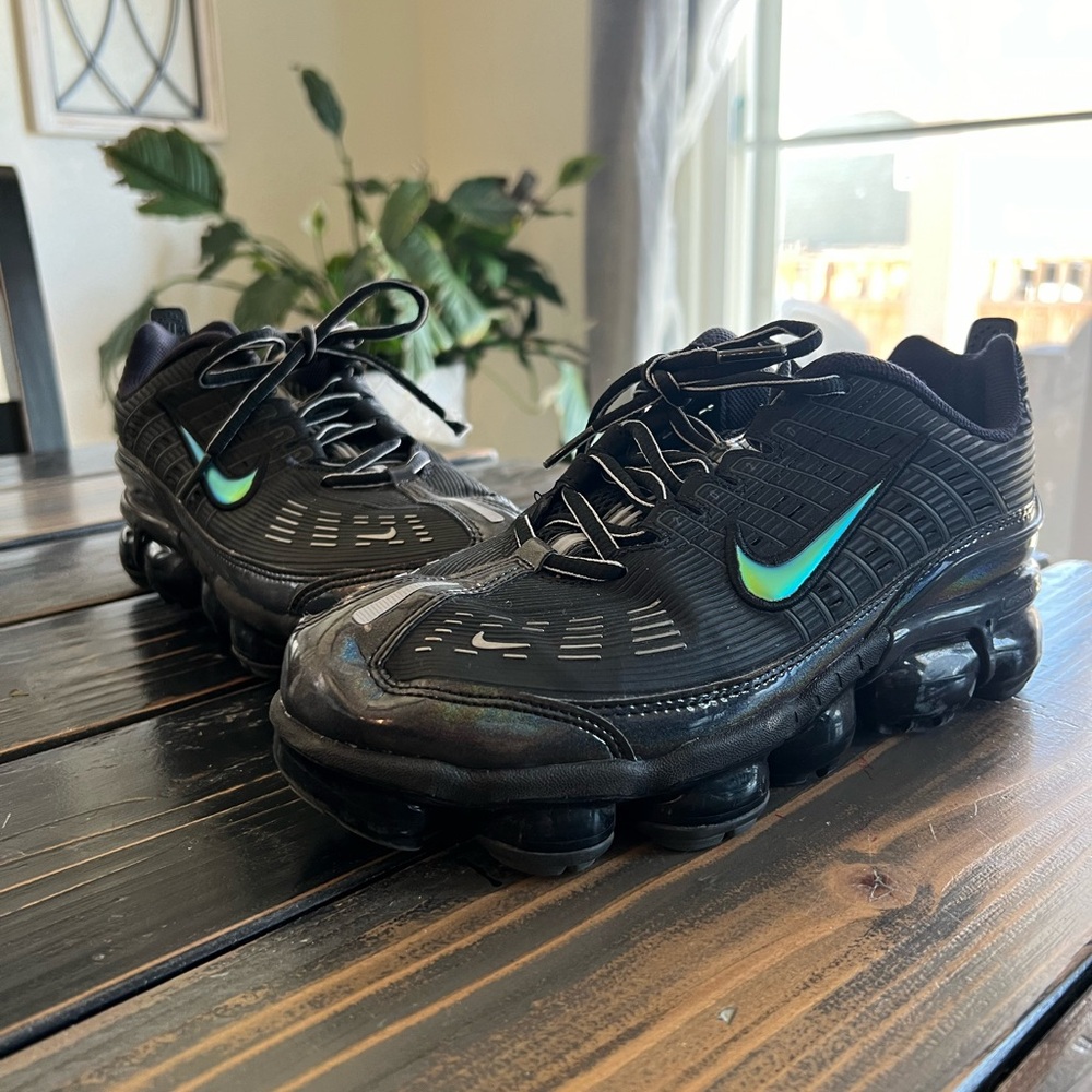 Nike Women's Black Athletic Shoes